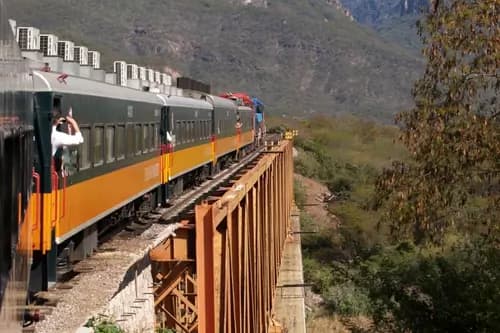 Bahuichivo - Tren Chepe Regional - Experiencia Tarahumara - Barrancas del Cobre