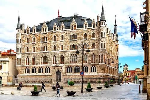 Casa Botines | Hospital de Órbigo | Castrillo de los Polvazares.