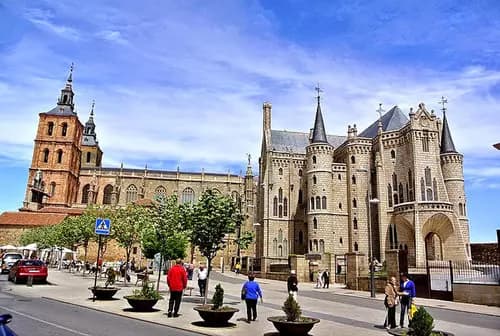 Llegada a Astorga | Murallas medievales | Museo del Chocolate.
