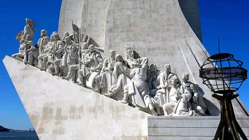 Monumento a los descubridores | Elevador da Glória | Barrio alto.