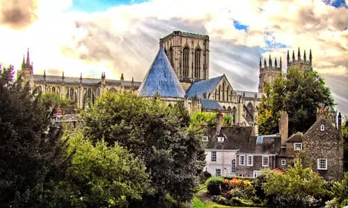 Museo del Castillo de York | El Museo de los Ferrocarriles Nacionales | Jardines del Museo de York.