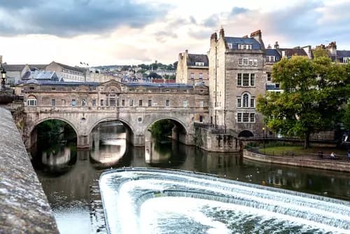 De la Literatura a la Arquitectura: Viaje en Tren de Stratford-upon-Avon a Bath.