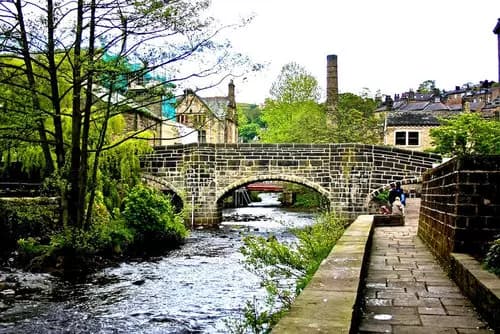 Un Recorrido por el Arte y la Naturaleza: De Haworth a Hebden Bridge en Coche.