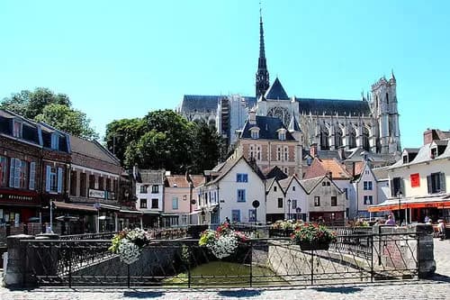 Amiens a tus Pies: Llegada y Bienvenida a la Ciudad.