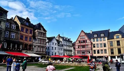 Descubre el encanto de Rouen y su patrimonio cultural.