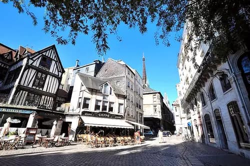 Rouen: Un Adiós con Encanto y el Regreso a tu Hogar.