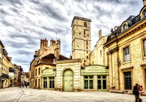 Parque de la Colombière | Museo de la Vida Borgoñona | Visita al Centro Histórico (Vieux-Dijon).