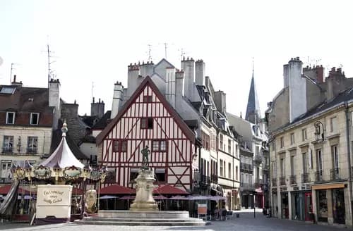 Mercado de las Halles | Museo Magnin | Jardín Botánico de l’Arquebuse.