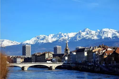 Embárcate en la Maravilla de Grenoble y su Tesoro Cultural.