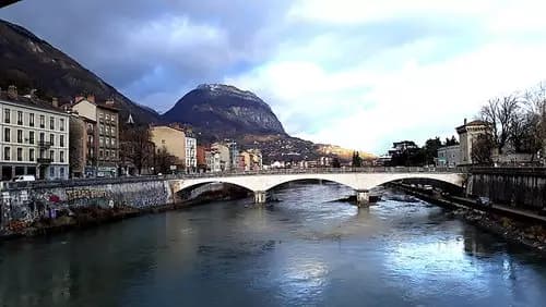 Adiós a Grenoble: Un Desayuno de Despedida en Tower Coffee.
