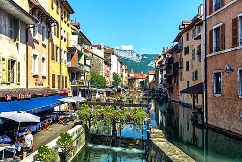 Annecy: Donde la Historia y la Naturaleza Se Encuentran.