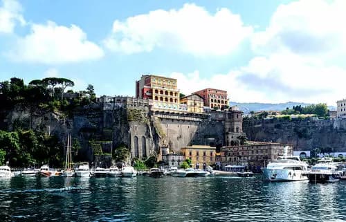 Excursión en barco a Capri | Visita a la Gruta Azul | Paseo por el centro histórico de Capri.