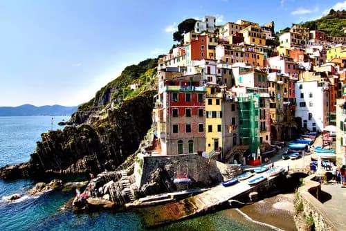 Sumérgete en Cinque Terre: Cinco Pueblos, Una Aventura Inigualable.
