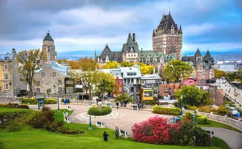 Adiós Quebec: Deléitate con un Desayuno Encantador en Le Café du Monde para tu ultimo día.