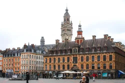 Pinceladas de Francia: Viaje Pintoresco de París a la Dinámica Lille.