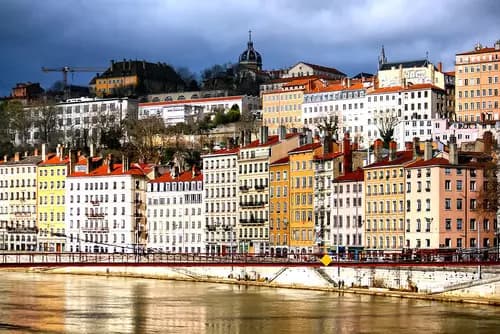 De París a Lyon: Navegando por la Belleza Francesa en un Viaje en Tren.