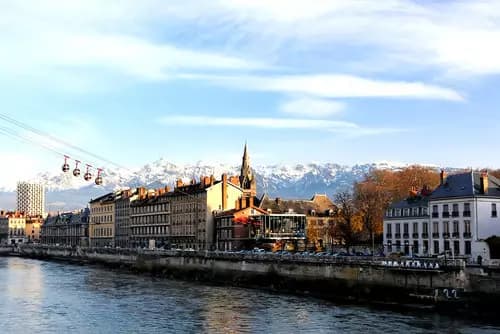 Encanto Ferroviario: París, Nancy y Grenoble en un Viaje Único.