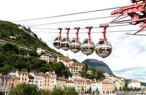 Rumbo a Grenoble: Aventura en Tren desde la Encantadora Nancy