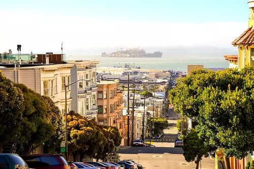 Sumérgete en San Francisco: Un Paseo por la Ciudad de las Colinas.