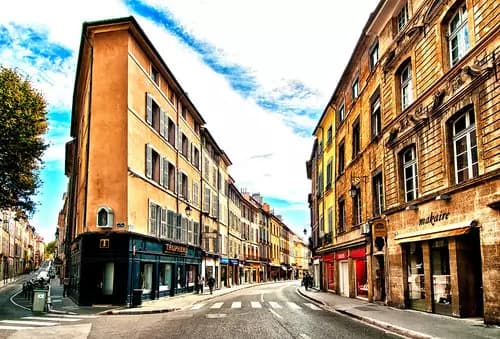 Francia en Tren: Destinos Imperdibles - París, Annecy y Aix-en-Provence.