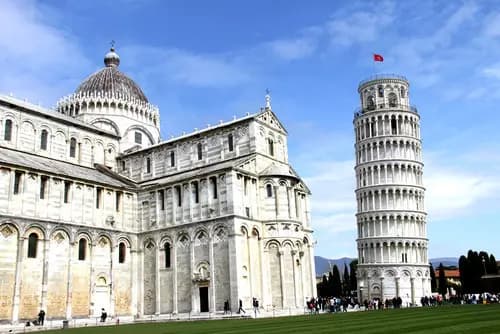 Rieles de Encanto: Pisa, Lucca y Cinque Terre en un Viaje Ferroviario