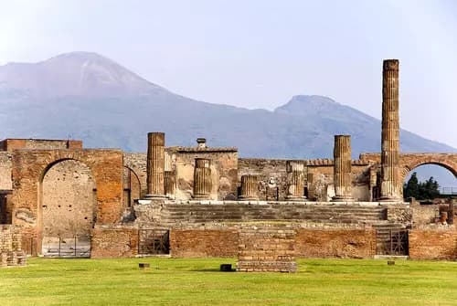 Viaje a la Antigüedad: De Nápoles a Pompeya en Tren Regional