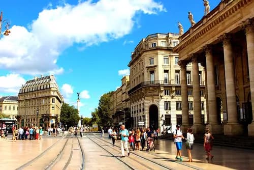 Descubre el Suroeste Francés: Aventura en Tren por Burdeos, Biarritz y Toulouse.