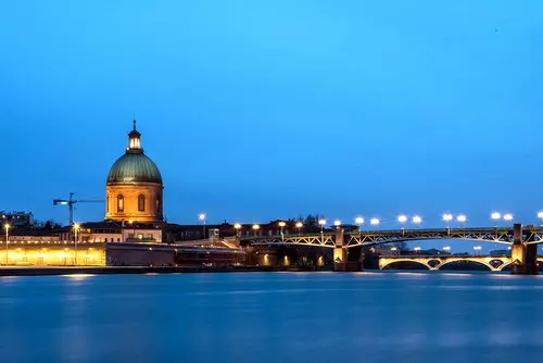 De la Costa al Valle: Viaje Escénico en Tren de Biarritz a Toulouse.