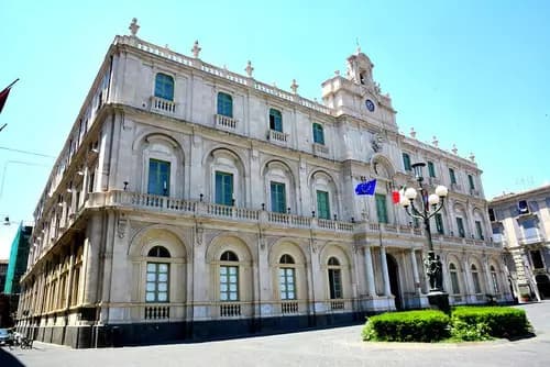 Viaje Tranquilo de Palermo a Catania: Disfruta del Paisaje Costero en Tren.