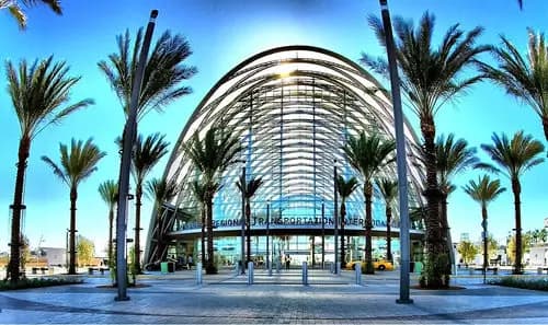 Anaheim: Tu Puerta a un Mundo de Diversión y Aventura.