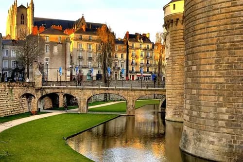 Navegando en Rieles: Burdeos a Nantes en un Pestañeo