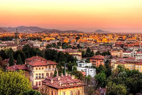 De Verona a Bérgamo: Viaje en Tren por la Belleza Italiana
