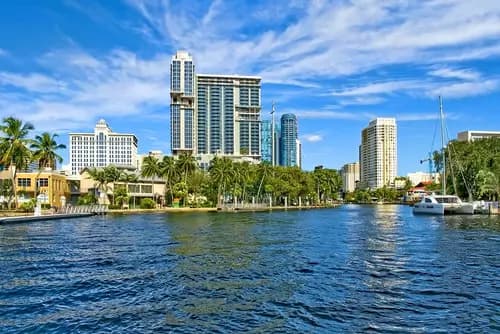 Desayuno de Adiós: Finaliza tu Aventura en Fort Lauderdale.