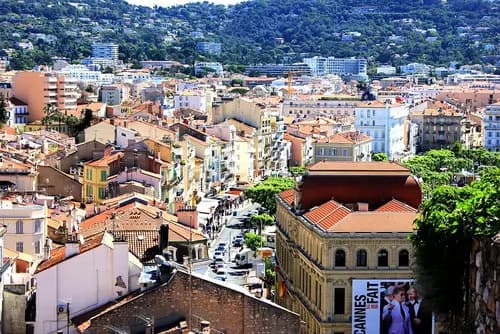 Riviera Rápida: Viaje Ferroviario de Niza a Cannes