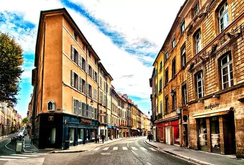 De Cannes a la Provenza: Viaje Ferroviario a Aix-en-Provence.