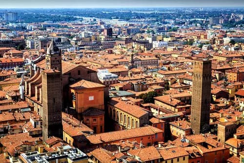 Italia en Tren: Bolonia, Padua y la Magia de Venecia