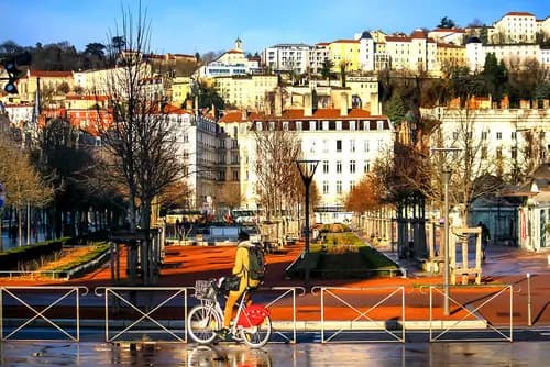 El Gran Final: De Aix-en-Provence a Lyon en TGV, Cerrando con Broche de Oro