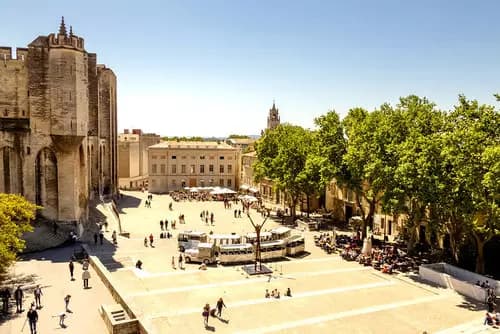 De París a Aviñón: Un Encantador Trayecto en Rieles