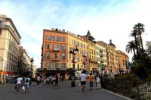 Viajando en Tren por los Encantos de Niza, Estrasburgo y Reims.