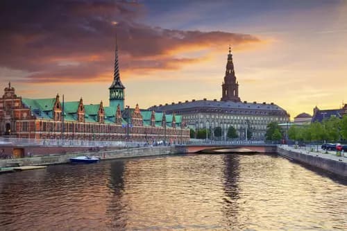 Rumbo a Copenhague: Despidiéndonos de Hamburgo en un Viaje en Tren