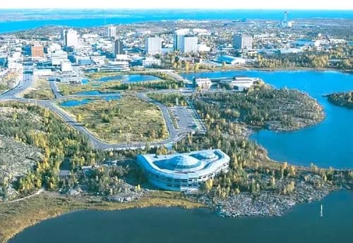 Desde la Dinámica Edmonton Hasta el Encanto Ártico de Yellowknife
