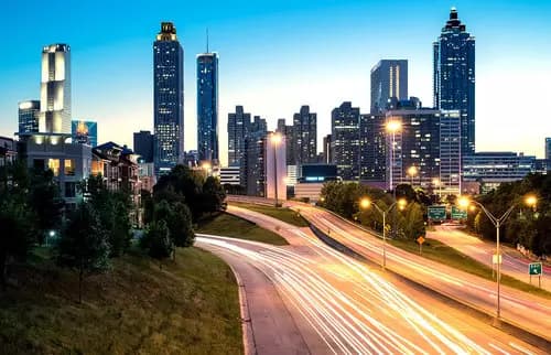 De Nashville a Atlanta: Vuela Directo a la Diversión Moderna