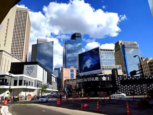 De Chicago a Minneapolis: Un Viaje Rápido al Nuevo Horizonte