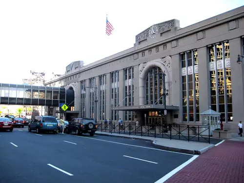 Liberty Science Center | Visita la Histórica Newark Penn Station | Aljira, a Center for Contemporary Art