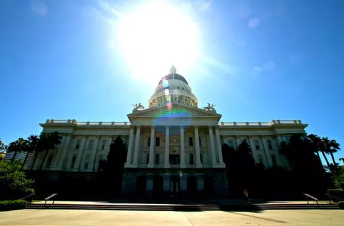 Del Valle Central a la Capital del Estado: Volando de Fresno a Sacramento