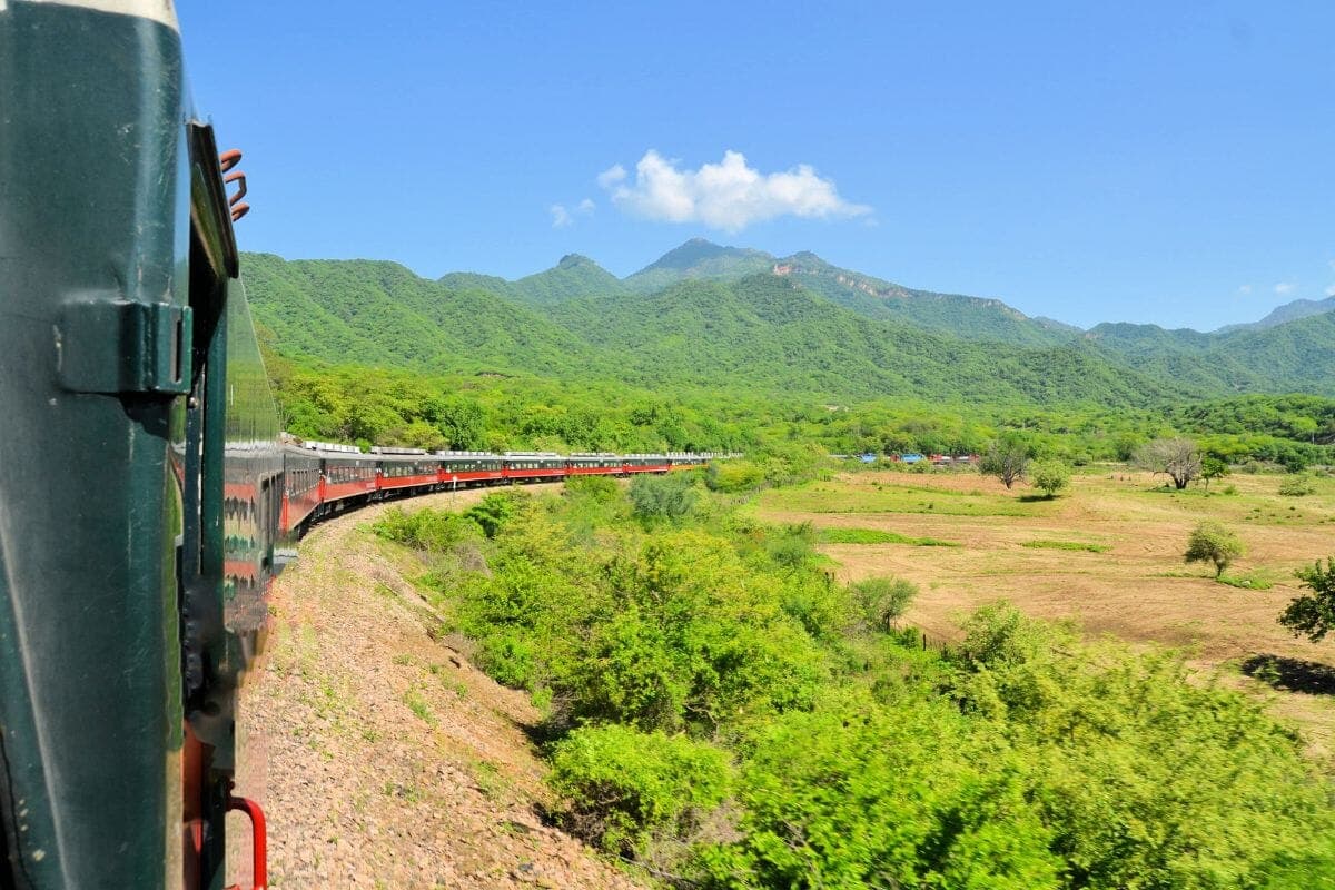 10 Days Superior (Monday and Wednesday) Chepe Express First Class: Chihuahua - Creel - Copper Canyon - Bahuichivo - El Fuerte - Topolobampo - Los Mochis