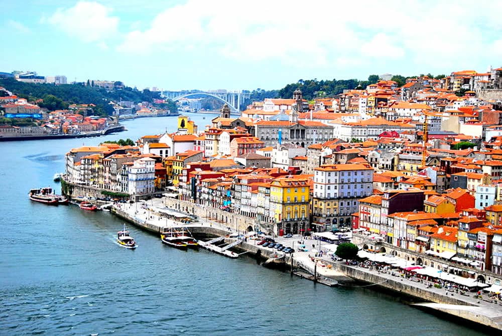 Sumérgete en la Cultura Portuguesa: Tour por Oporto en 6 Días.