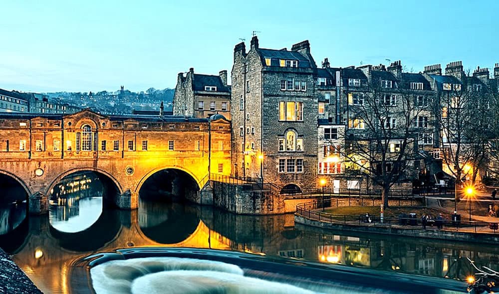 Sumérgete en Bath: 4 Días de Historia, Relax y Encanto Arquitectónico.