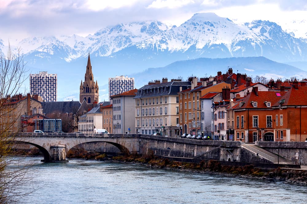 Grenoble Escénica: Tu Aventura de 4 Días entre Alpes y Cultura.