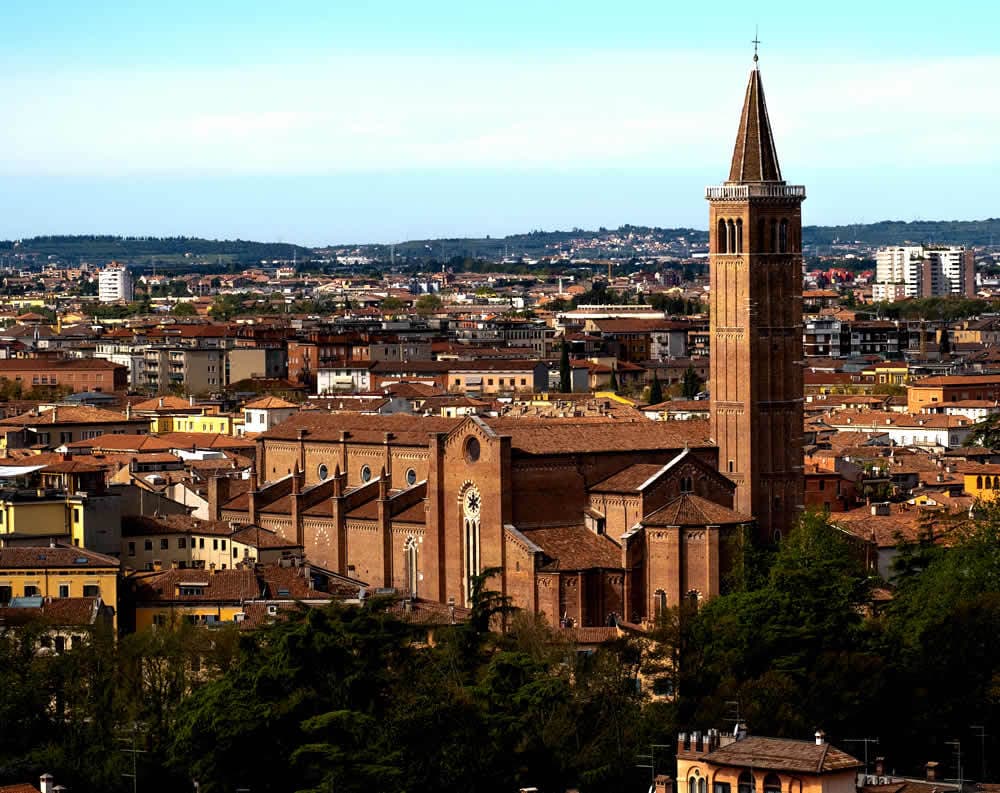 Explora Verona: De la Arena Romana a la Casa de Julieta en 4 Días.